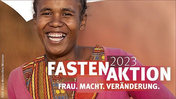 Ursule Rasolomanana, Kleinbäuerin aus Madagaskar auf dem Aktionsplakat zur Fastenaktion 2023 Frau. Macht. Veränderung. 