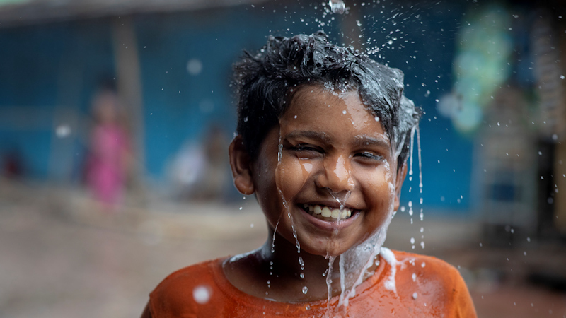 Kind in Dhaka, Bangladesch, in MISEREOR-Projekt
